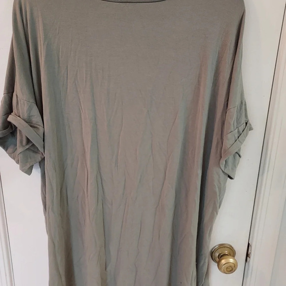 Sew In Love Olive Green Pocket V-neck Tee in Size 3x - Picture 5 of 6